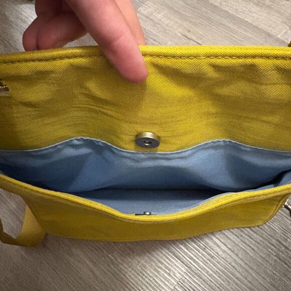 Baggallini Expandable Messenger Crossbody Bag Kiwi Yellow Nylon Sample Product - Picture 6 of 9